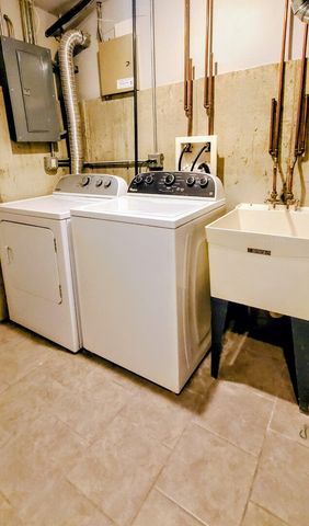 1440 E 72nd Street, Chicago, IL 60619