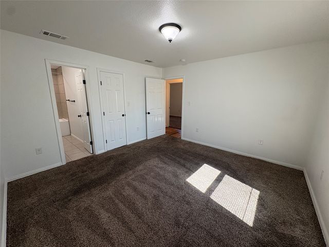 932 E Davis Avenue, Fort Worth, TX 76104