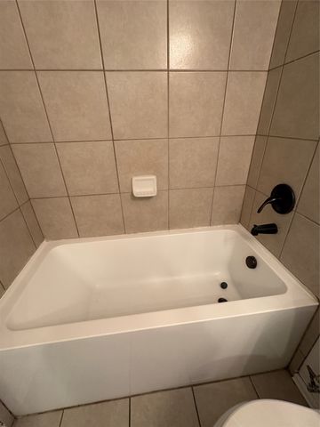 932 E Davis Avenue, Fort Worth, TX 76104