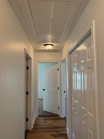 932 E Davis Avenue, Fort Worth, TX 76104