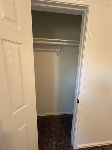 932 E Davis Avenue, Fort Worth, TX 76104