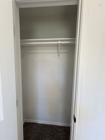 932 E Davis Avenue, Fort Worth, TX 76104