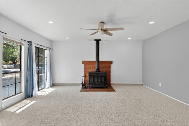 5901 Hayes Drive NW, Albuquerque, NM 87120