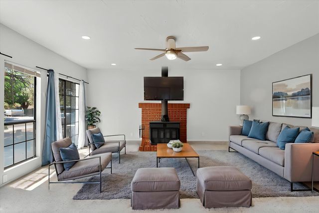 5901 Hayes Drive NW, Albuquerque, NM 87120