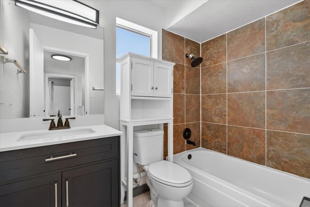 5901 Hayes Drive NW, Albuquerque, NM 87120