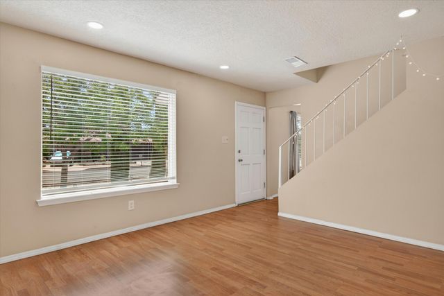 5901 Hayes Drive NW, Albuquerque, NM 87120