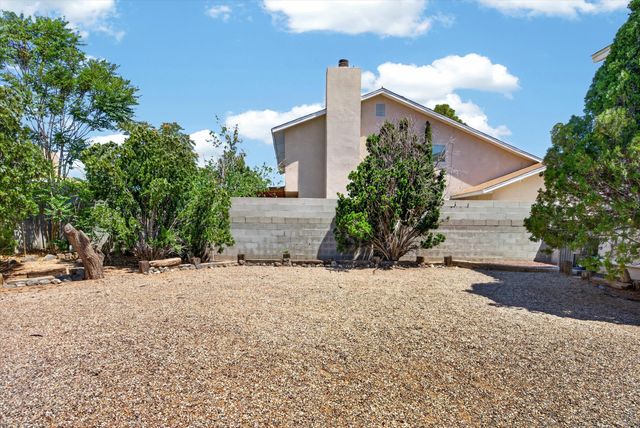 5901 Hayes Drive NW, Albuquerque, NM 87120