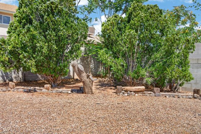 5901 Hayes Drive NW, Albuquerque, NM 87120