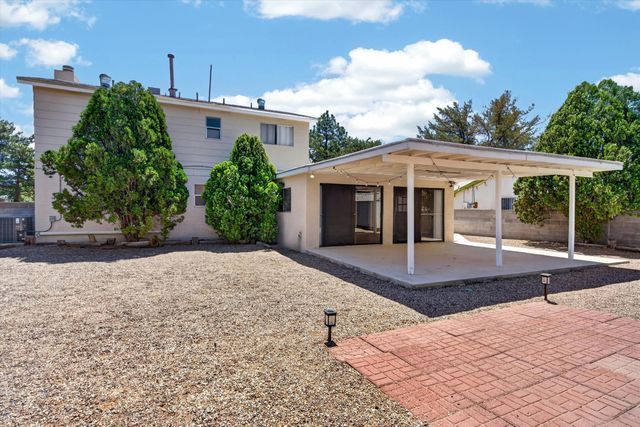 5901 Hayes Drive NW, Albuquerque, NM 87120