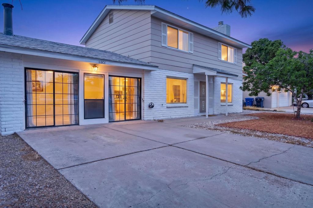 5901 Hayes Drive NW, Albuquerque, NM 87120