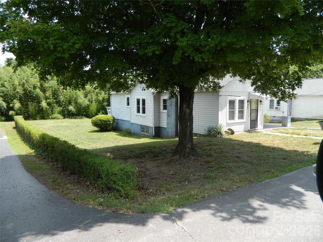 129 Edgebrook Place NW, Lenoir, NC 28645