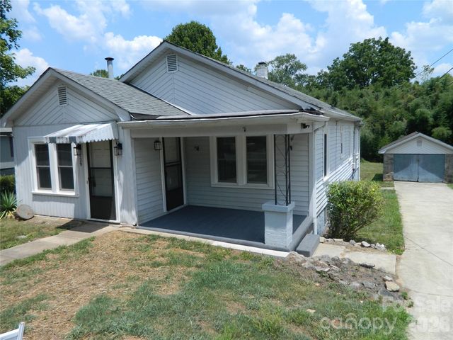 129 Edgebrook Place NW, Lenoir, NC 28645