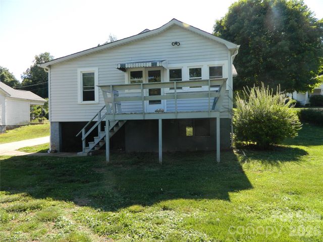 129 Edgebrook Place NW, Lenoir, NC 28645