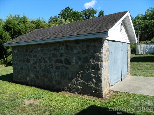 129 Edgebrook Place NW, Lenoir, NC 28645