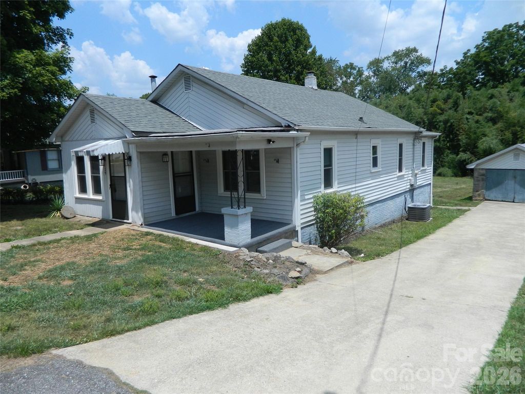 129 Edgebrook Place NW, Lenoir, NC 28645