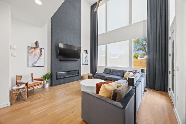 900 S 2nd ST 30, Austin, TX 78704