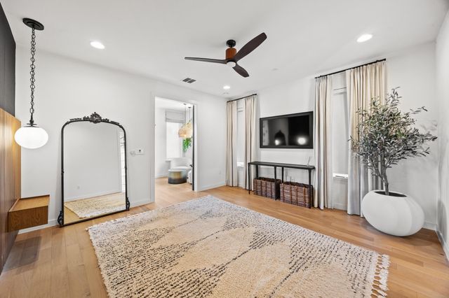 900 S 2nd ST 30, Austin, TX 78704