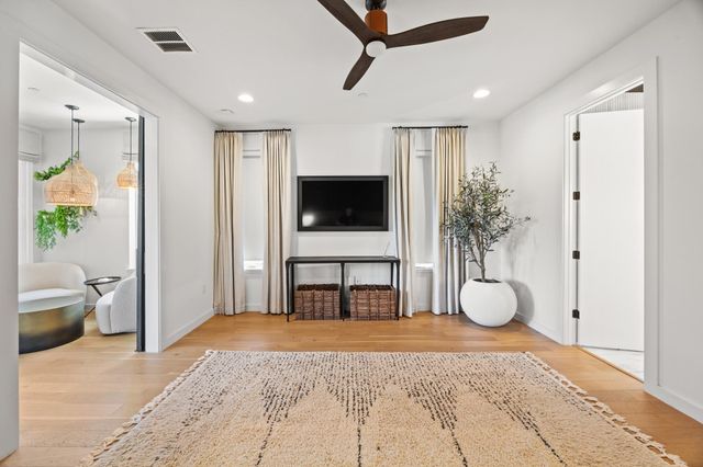 900 S 2nd ST 30, Austin, TX 78704