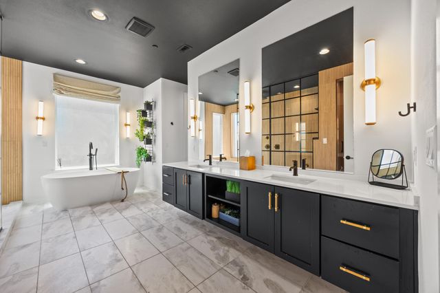 900 S 2nd ST 30, Austin, TX 78704