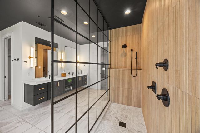 900 S 2nd ST 30, Austin, TX 78704