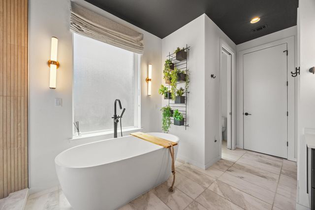 900 S 2nd ST 30, Austin, TX 78704