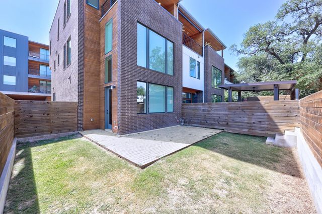 900 S 2nd ST 30, Austin, TX 78704