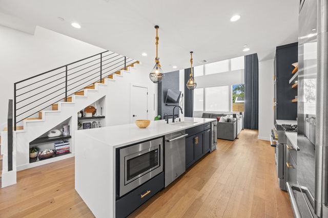 900 S 2nd ST 30, Austin, TX 78704