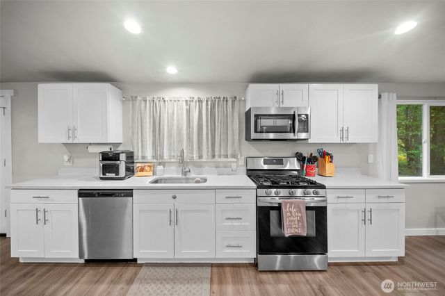 21 E Burrows Lane, Shelton, WA 98584