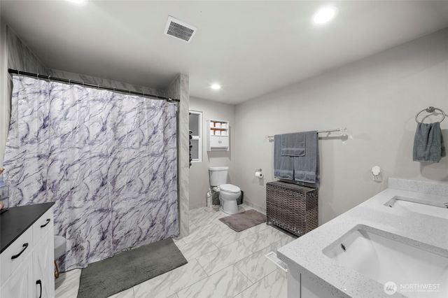 21 E Burrows Lane, Shelton, WA 98584