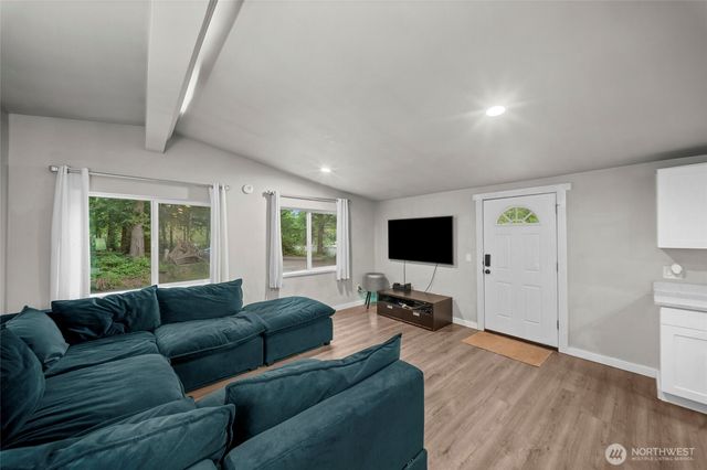 21 E Burrows Lane, Shelton, WA 98584