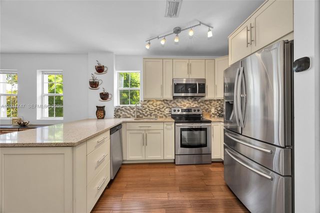 2850 Coconut Ave 15, Miami, FL 33133