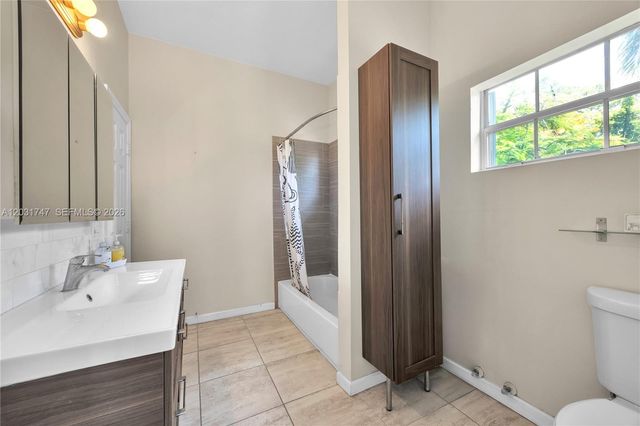2850 Coconut Ave 15, Miami, FL 33133