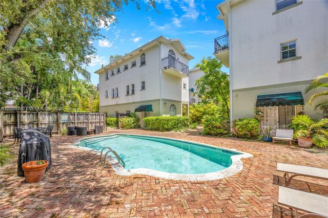 2850 Coconut Ave 15, Miami, FL 33133