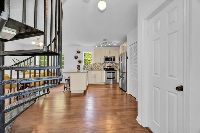 2850 Coconut Ave 15, Miami, FL 33133