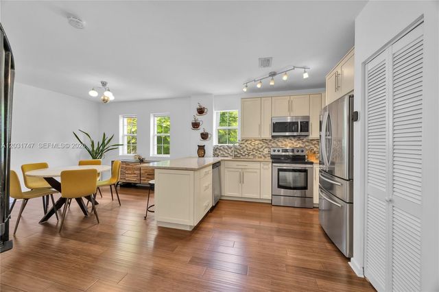 2850 Coconut Ave 15, Miami, FL 33133