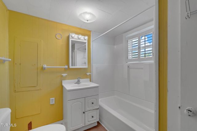 2873 Main Street, Surgoinsville, TN 37873