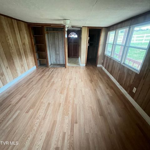 2873 Main Street, Surgoinsville, TN 37873