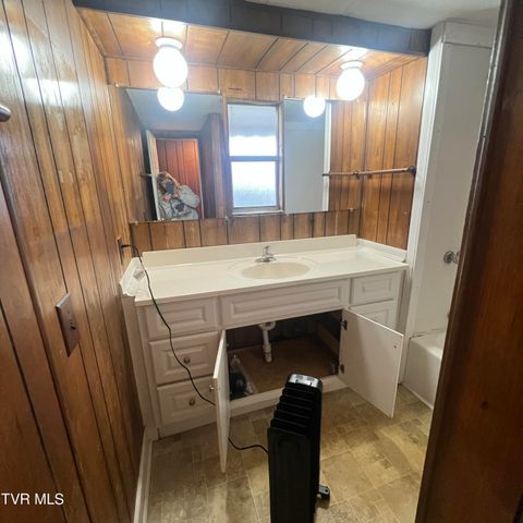 2873 Main Street, Surgoinsville, TN 37873