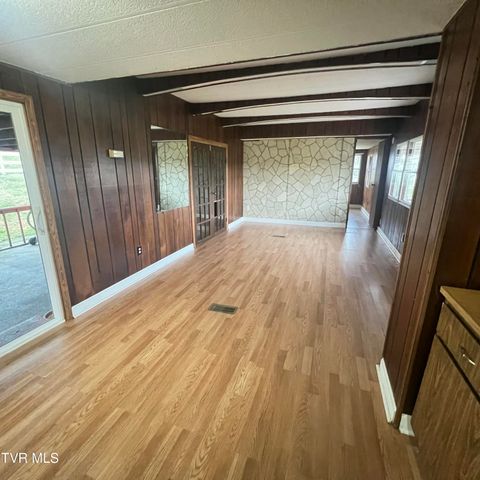 2873 Main Street, Surgoinsville, TN 37873