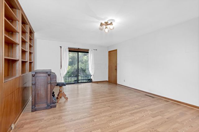 345 Ridgedale Drive N, Worthington, OH 43085