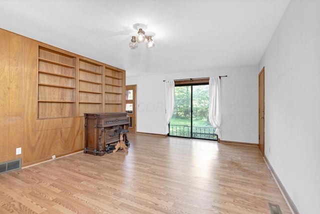 345 Ridgedale Drive N, Worthington, OH 43085