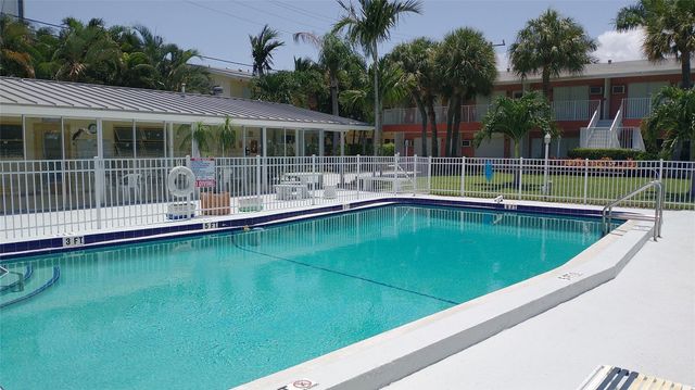 3212 SE 8th Street 24-b, Pompano Beach, FL 33062