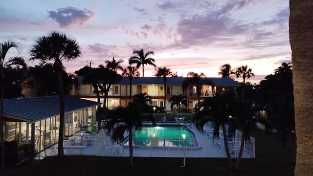 3212 SE 8th Street 24-b, Pompano Beach, FL 33062