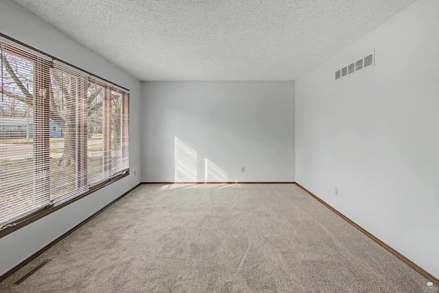 209 Harvey Drive, Manhattan, KS 66502