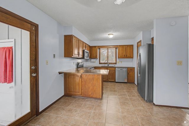 209 Harvey Drive, Manhattan, KS 66502