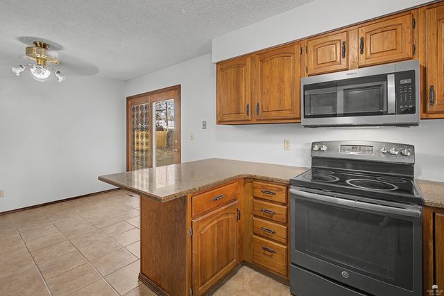 209 Harvey Drive, Manhattan, KS 66502