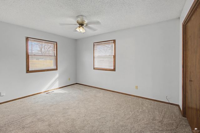 209 Harvey Drive, Manhattan, KS 66502