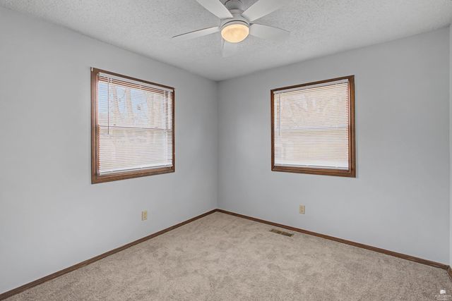 209 Harvey Drive, Manhattan, KS 66502