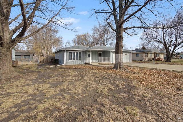 209 Harvey Drive, Manhattan, KS 66502