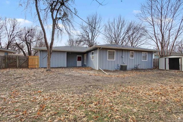 209 Harvey Drive, Manhattan, KS 66502